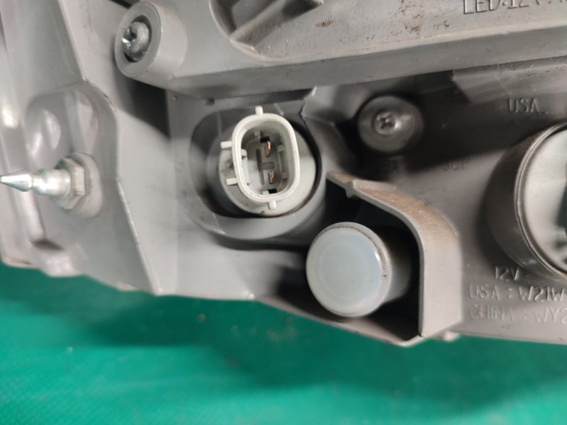 Фонарь наружный правый MDX (YD2) 06-13 Фонарь наружный правый MDX (YD2) 06-13