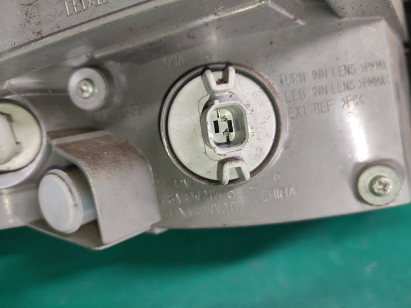 Фонарь наружный правый MDX (YD2) 06-13 Фонарь наружный правый MDX (YD2) 06-13