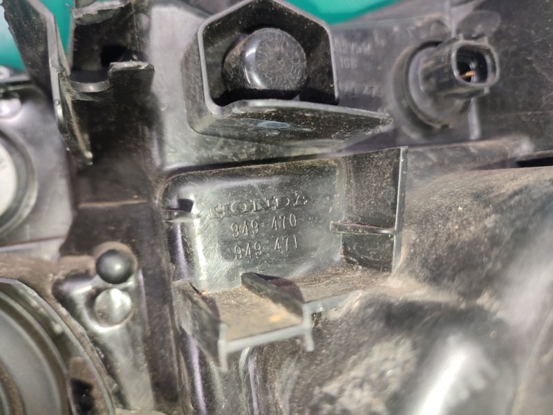 Фара правая MDX (YD2) 06-13