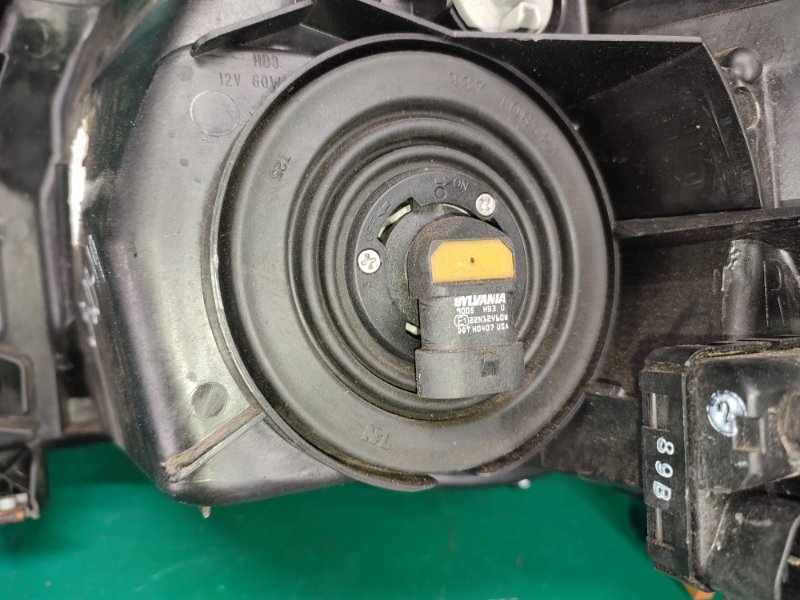 Фара правая MDX (YD2) 06-13