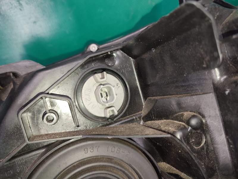 Фара правая MDX (YD2) 06-13