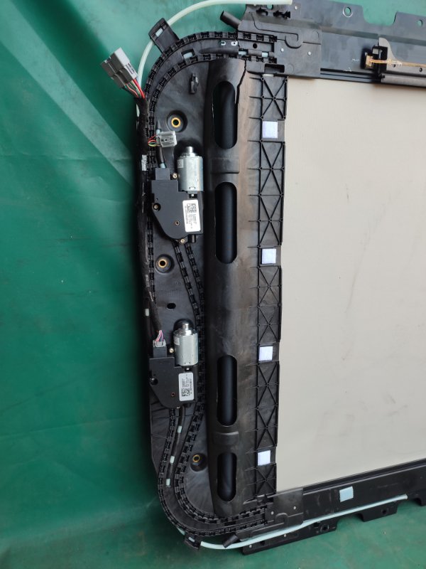 Стекло панорамной крыши CHEROKEE 14- 2016 2.4 ED8