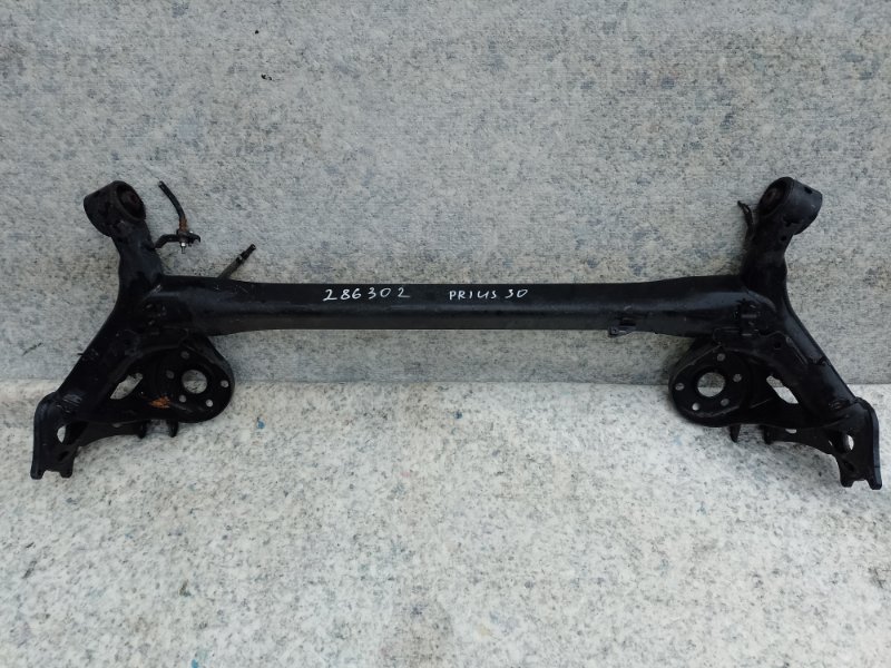 Балка задней подвески TOYOTA PRIUS - 30 09-17 42101-12171 Б/У