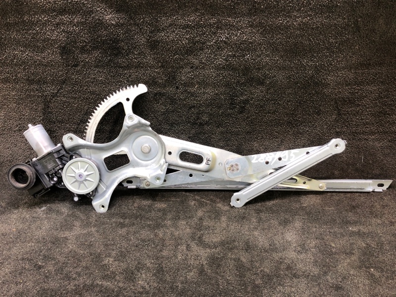 Стеклоподъемник передний правый TOYOTA PRIUS 16- 69801-21020 Б/У