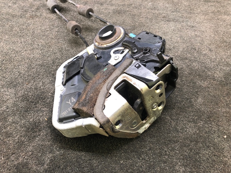 Замок двери задний левый TOYOTA RAV4 05-12 69060-42030 Б/У