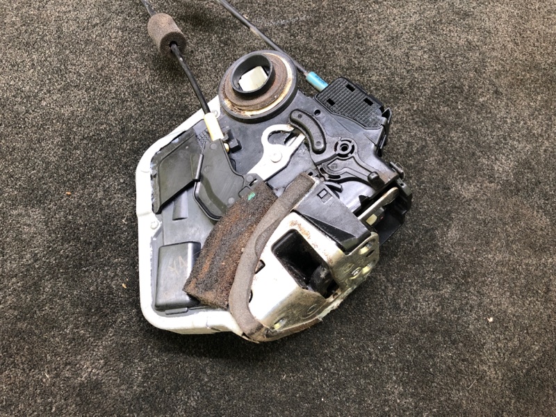 Замок двери задний левый RAV4 05-12