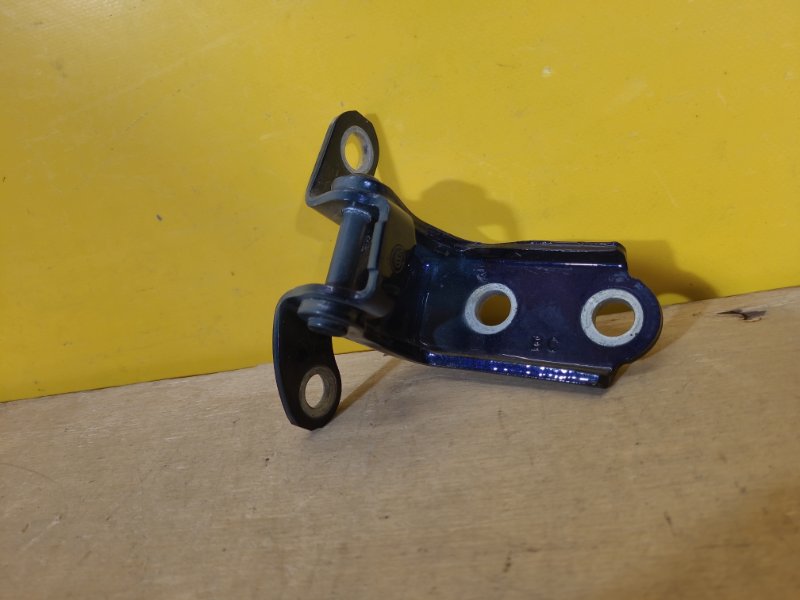 Петля двери нижняя задняя правая TOYOTA RAV4 13-19 Петля двери нижняя задняя правая TOYOTA RAV4 13-19