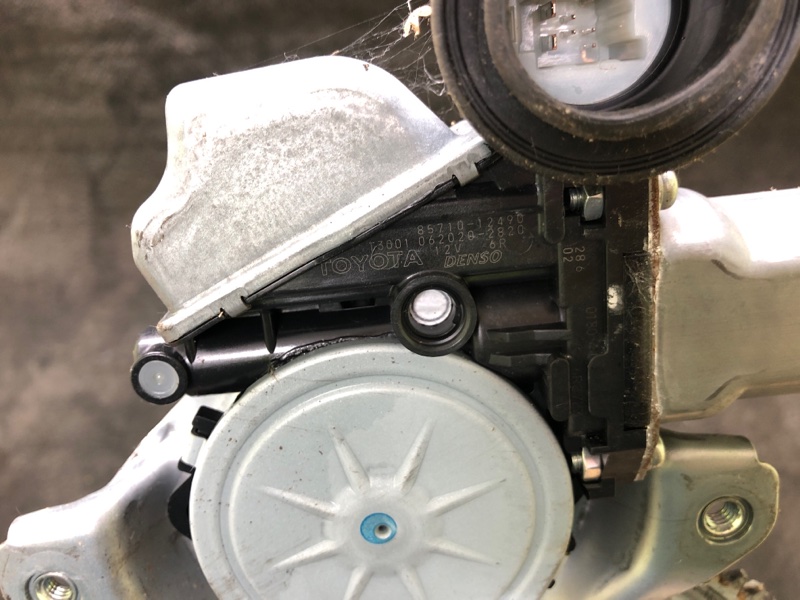 Стеклоподъемник передний правый PRIUS PLUS 11-14