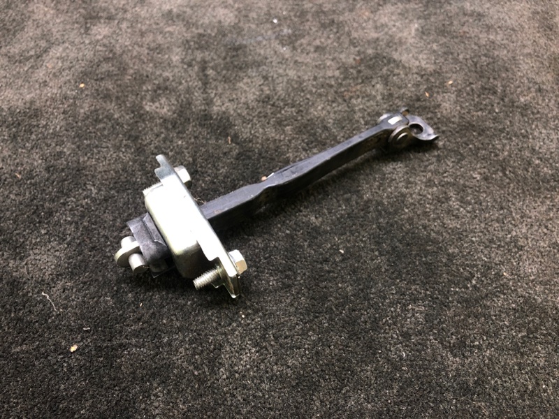 Ограничитель двери передний правый PRIUS PLUS 11-14