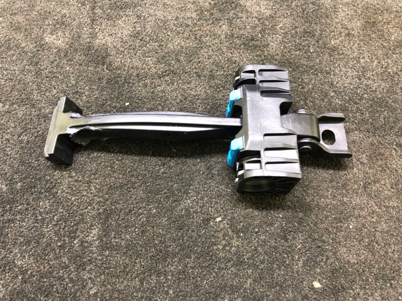 Ограничитель двери задний левый A3 (8V) 12–17 2015 CNTC 2.0