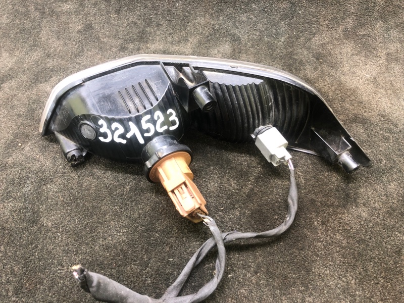 Повторитель поворота в бампер передний правый FORD MUSTANG 15- 3.7 C37PDED Повторитель поворота в бампер передний правый FORD MUSTANG 15- 3.7 C37PDED