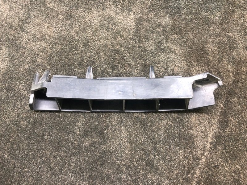 Кронштейн переднего бампера (на крыле) правый FOCUS 10-18 2017 2.0 Кронштейн переднего бампера (на крыле) правый FOCUS 10-18 2017 2.0