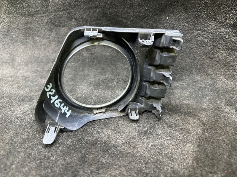 Накладка противотуманной фары левая TOYOTA PRIUS PLUS 11-14