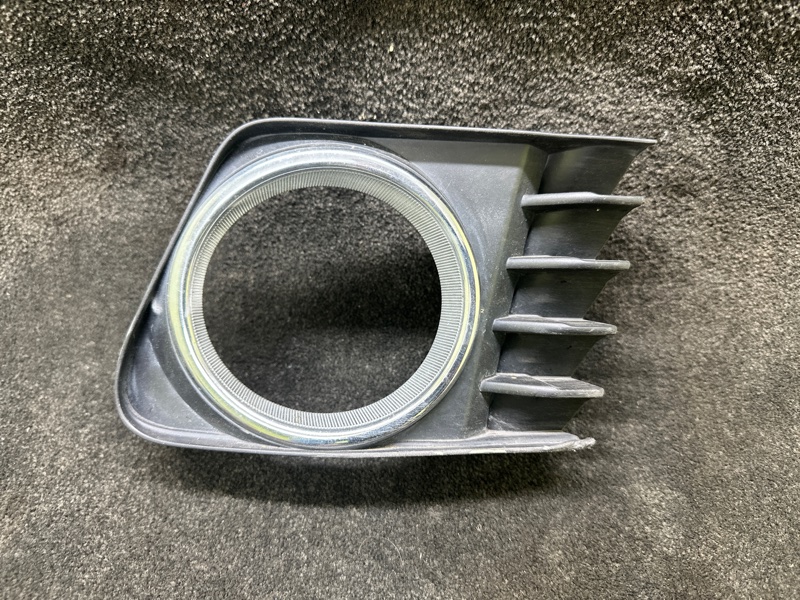 Запчасть накладка противотуманной фары правая TOYOTA PRIUS PLUS 11-14 52030-47010 Б/У Накладка противотуманной фары правая TOYOTA PRIUS PLUS 11-14 52030-47010 Б/У