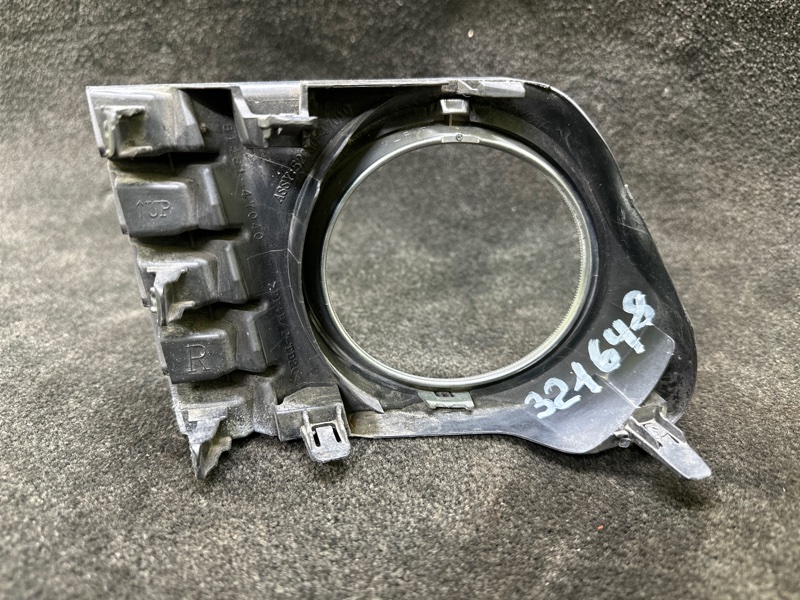 Накладка противотуманной фары правая TOYOTA PRIUS PLUS 11-14 Накладка противотуманной фары правая TOYOTA PRIUS PLUS 11-14