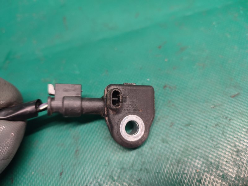 Датчик удара передний CHEROKEE 14- 2016 2.4 ED8 Датчик удара передний CHEROKEE 14- 2016 2.4 ED8