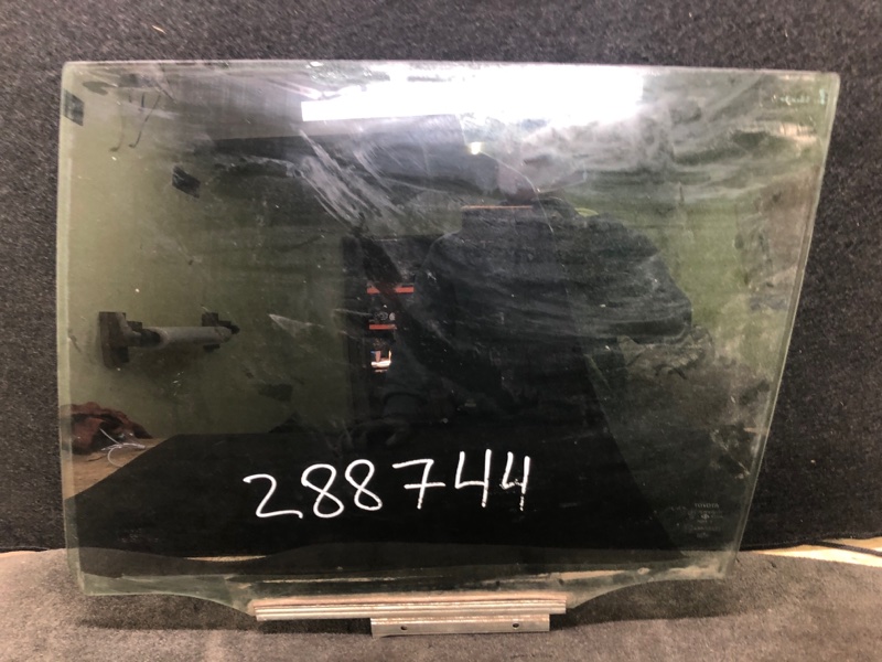 Запчасть стекло двери заднее левое TOYOTA RAV4 05-12 68104-42110 Б/У Стекло двери заднее левое TOYOTA RAV4 05-12 68104-42110 Б/У