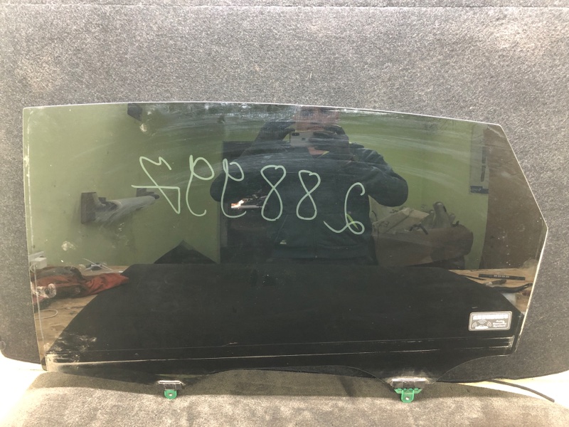 Стекло двери заднее левое TOYOTA PRIUS PLUS 11-14 68104-47090 Б/У