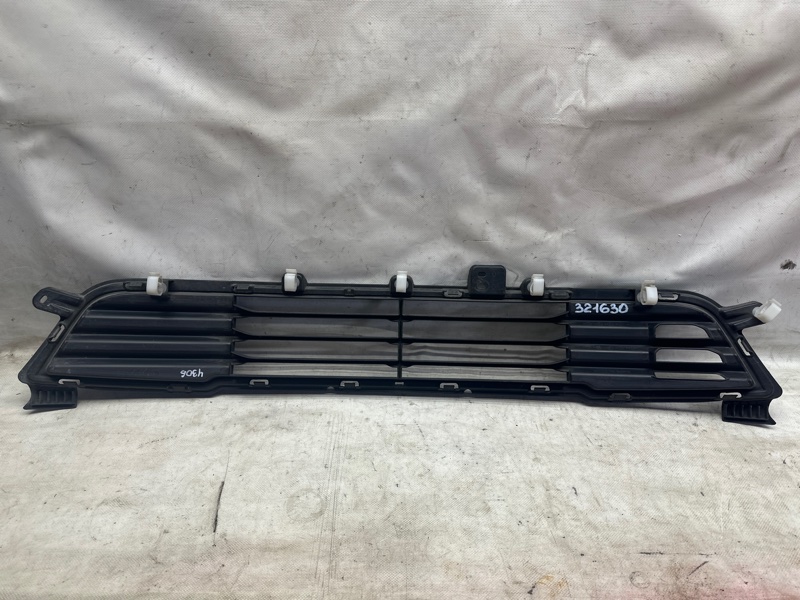 Решетка переднего бампера OUTLANDER GF 12- 2013 2.4