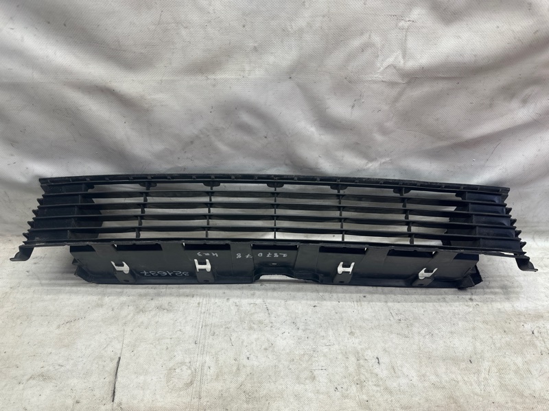 Решетка переднего бампера PRIUS PLUS 11-14 Решетка переднего бампера PRIUS PLUS 11-14