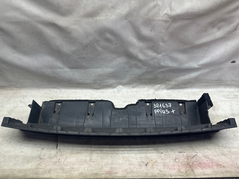 Решетка переднего бампера PRIUS PLUS 11-14 Решетка переднего бампера PRIUS PLUS 11-14