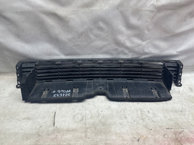 Решетка переднего бампера PRIUS PLUS 11-14 Решетка переднего бампера PRIUS PLUS 11-14