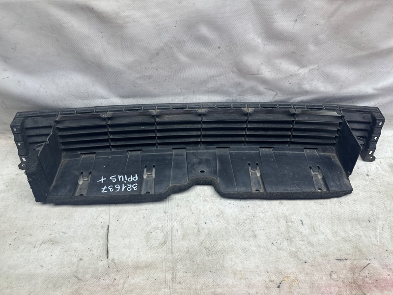 Решетка переднего бампера PRIUS PLUS 11-14 Решетка переднего бампера PRIUS PLUS 11-14