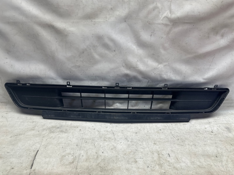 Запчасть решетка переднего бампера FORD MUSTANG 15- 2017 3.7 C37PDED FR3Z-17K945-CA Б/У Решетка переднего бампера FORD MUSTANG 15- 2017 3.7 C37PDED FR3Z-17K945-CA Б/У