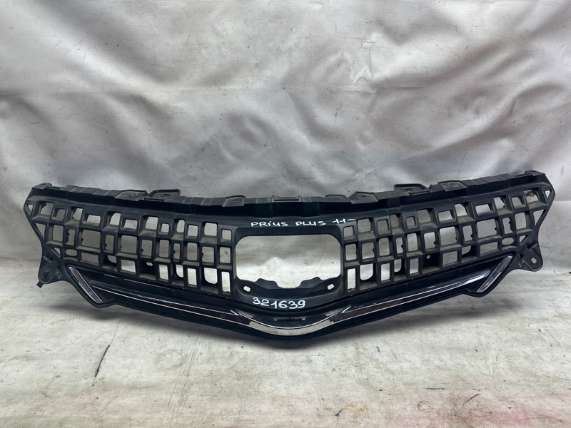 Решетка радиатора TOYOTA PRIUS PLUS 11-14 53101-47010 Б/У