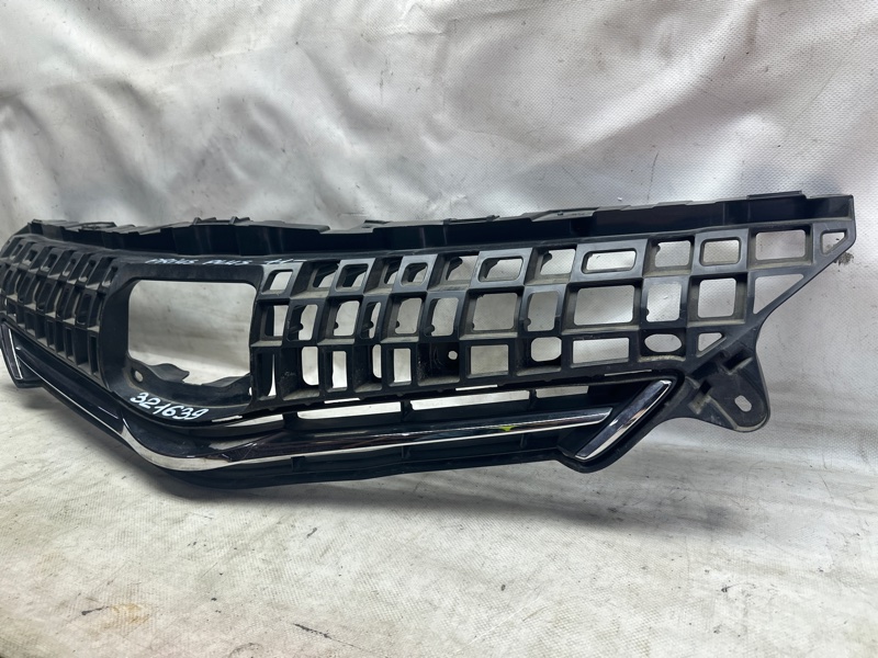 Решетка радиатора PRIUS PLUS 11-14