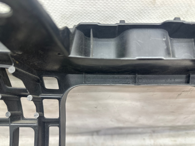 Решетка радиатора PRIUS PLUS 11-14