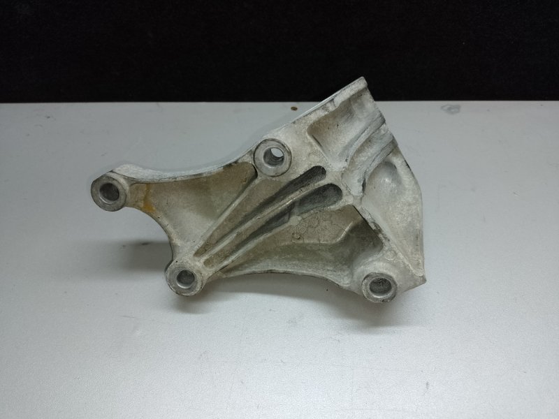 Кронштейн двигателя правый MUSTANG 15- 2019 S550 2.3 C23HD0D