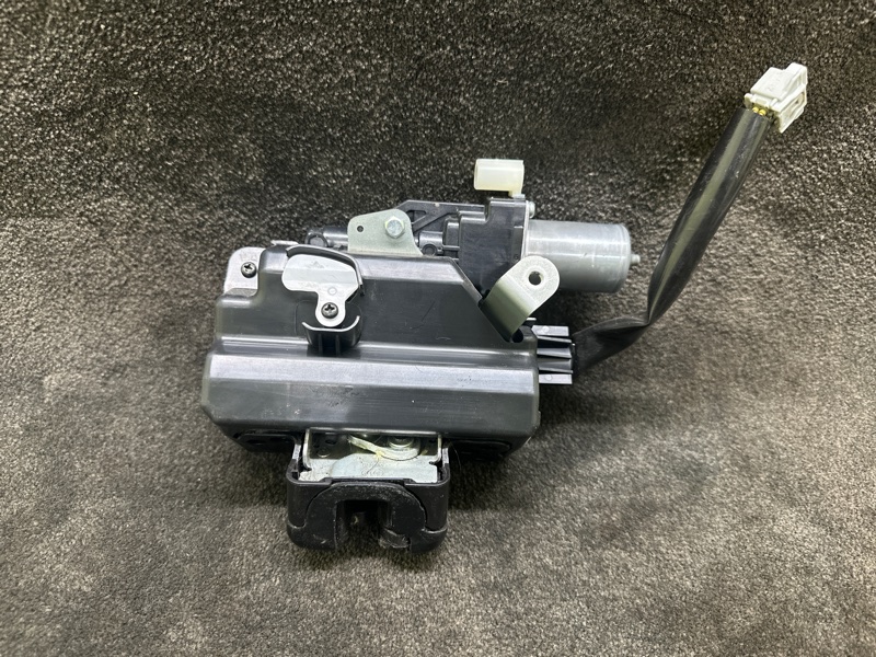 Замок крышки багажника TOYOTA RAV4 18- 69350-42080 Б/У