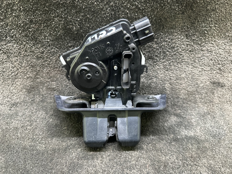 Замок крышки багажника PRIUS 16- 2016 1.8 2ZRFXE