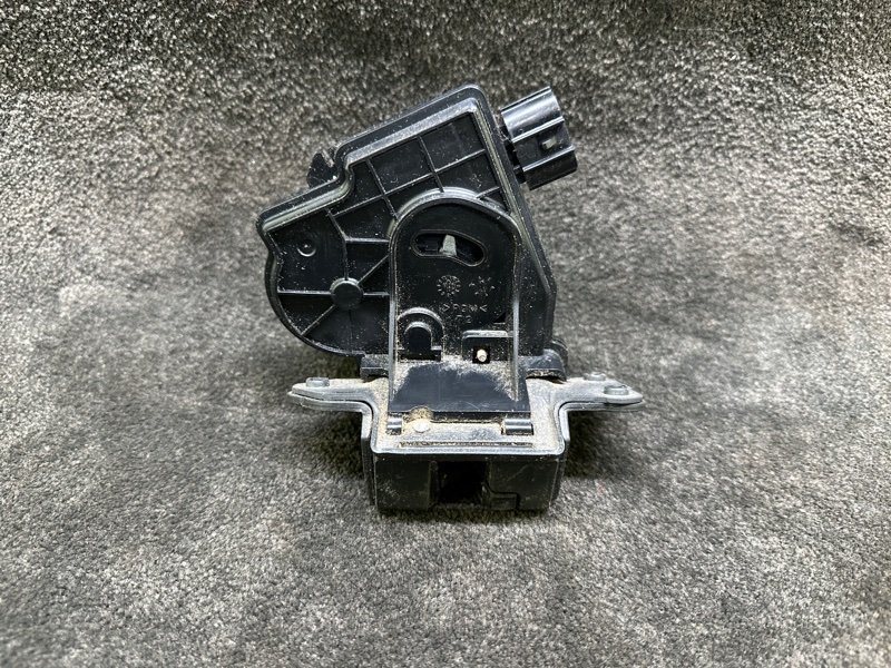 Замок крышки багажника PRIUS PLUS 11-14