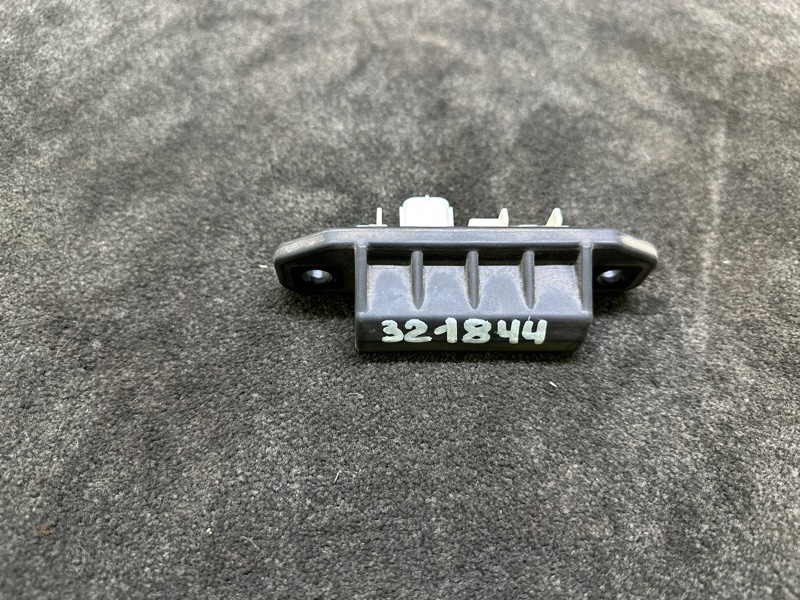 Кнопка открывания багажника наружная RAV4 18- Кнопка открывания багажника наружная RAV4 18-