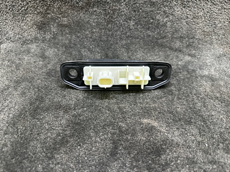 Кнопка открывания багажника наружная TOYOTA RAV4 18- Кнопка открывания багажника наружная TOYOTA RAV4 18-