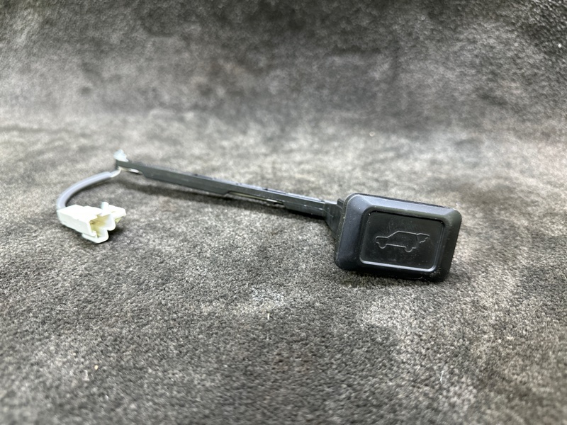 Кнопка открывания багажника внутренняя TOYOTA RAV4 18- 84966-42020 Б/У