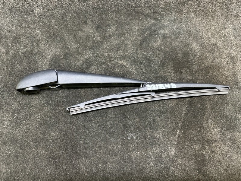 Поводок стеклоочистителя задний TOYOTA RAV4 18- 85241-42100 Б/У