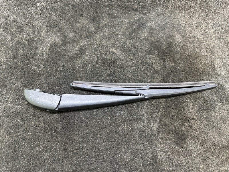 Поводок стеклоочистителя задний RAV4 18-