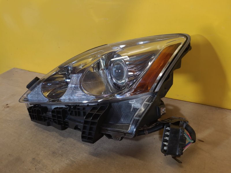 Фара LEXUS IS250/350 05-13