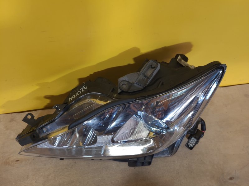 Фара IS250/350 05-13