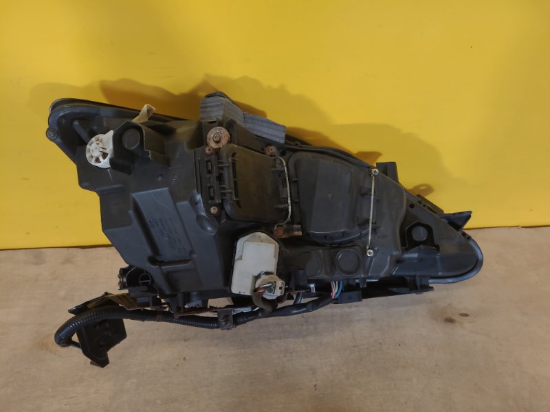 Фара IS250/350 05-13