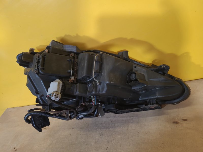 Фара IS250/350 05-13