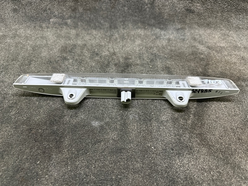 Стоп-сигнал TOYOTA PRIUS 16- 1.8 2ZRFXE