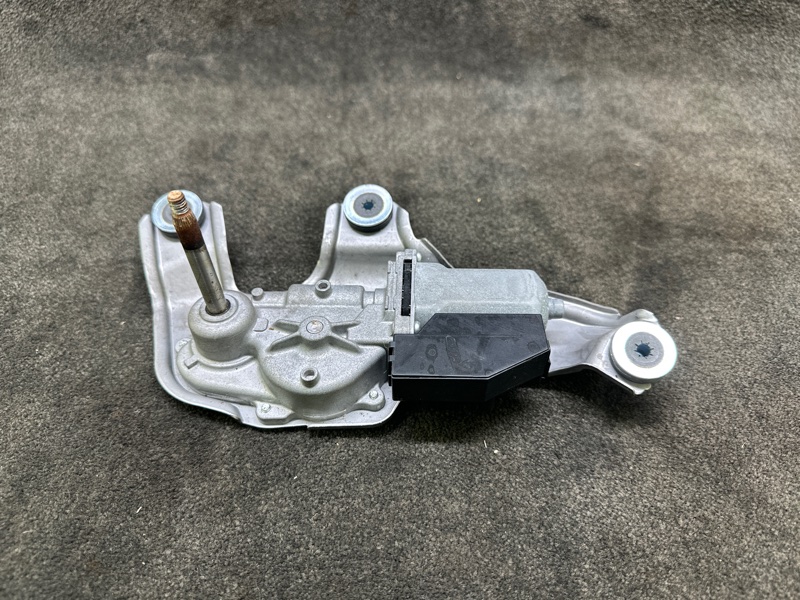 Моторчик стеклоочистителя задний TOYOTA PRIUS 16- 2016 1.8 2ZRFXE 85130-47031 Б/У