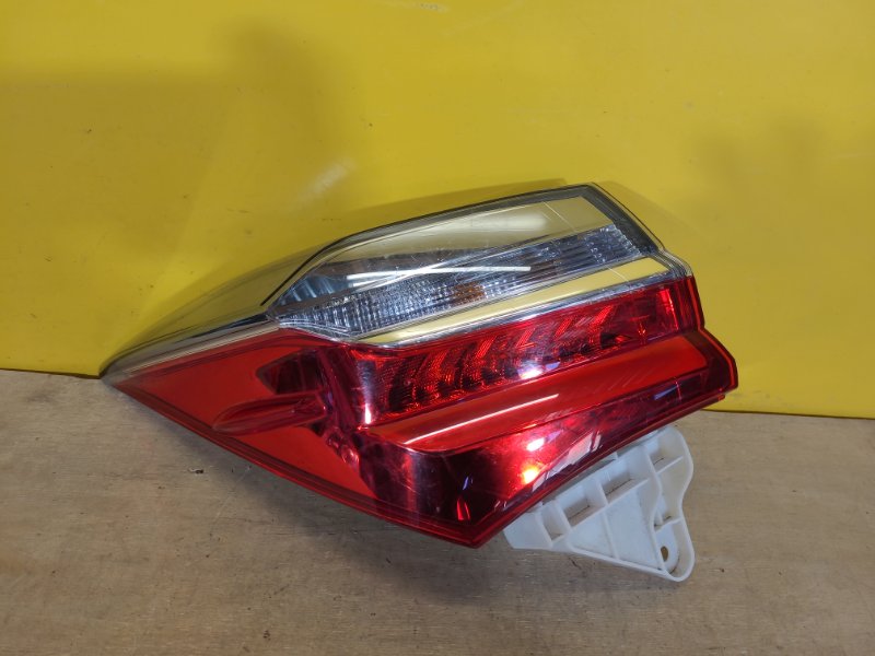 Фонарь наружный левый TOYOTA COROLLA E170 13-19 8156002A80 Б/У