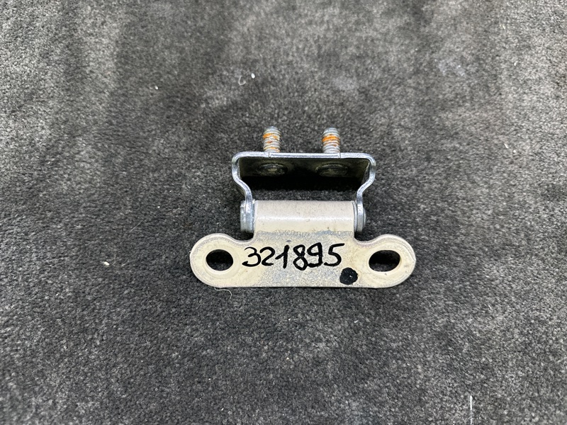 Петля крышки багажника правая PRIUS 16- 2016 1.8 2ZRFXE