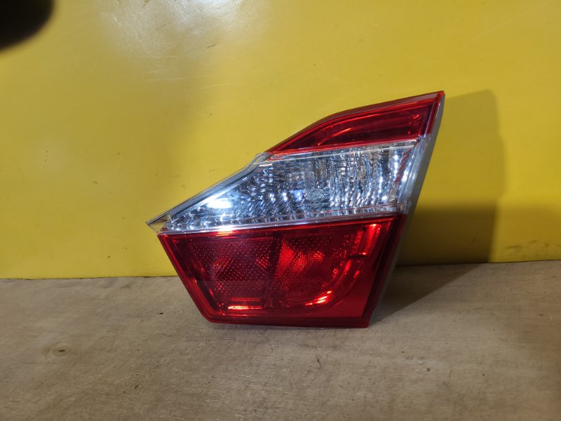 Фонарь внутренний правый TOYOTA CAMRY 55 14-17