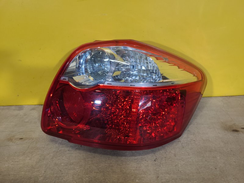 Фонарь наружный правый TOYOTA AURIS 06-12 81550-02540-00 Б/У
